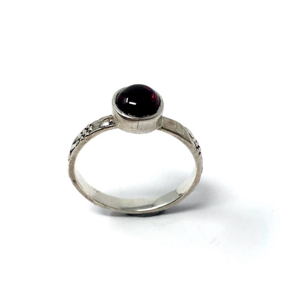 Sterling silver and garnet three-ring stacking set - size 7.5 - Picture 4 of 4